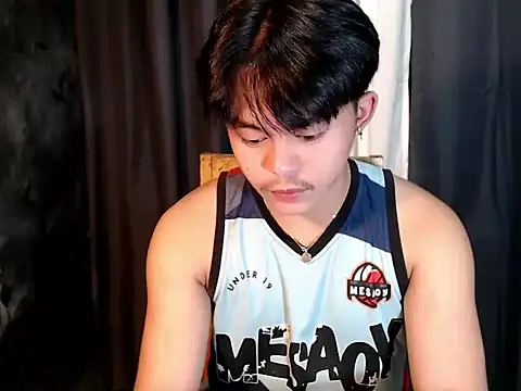 Snapshot of urguy_toshi chatting on 09.21.25 urguy toshi online show from 09.21.25