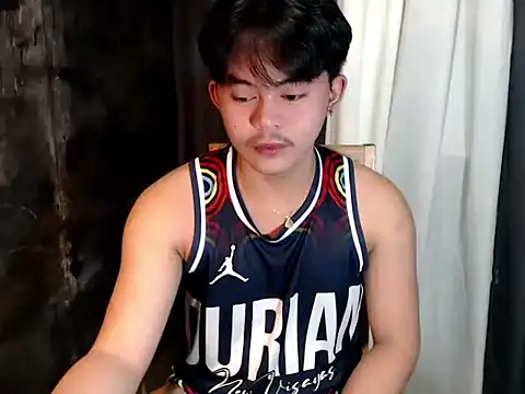 Snapshot of urguy_toshi chatting on 09.23.25 urguy toshi online show from 09.23.25