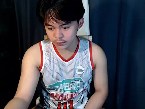 Snapshot of urguy_toshi chatting on 11.06.25 urguy toshi online show from 11.06.25