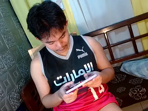 Snapshot of urguy_toshi chatting on 11.19.25 urguy toshi online show from 11.19.25