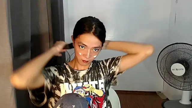 Snapshot of slimladyxoxo chatting on 09.21.25 slimladyxoxo online show from 09.21.25