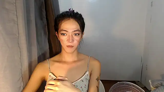 Snapshot of slimladyxoxo chatting on 10.16.25 slimladyxoxo online show from 10.16.25