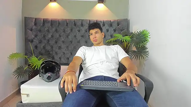 Snapshot of ALAN_REDINGER chatting on 09.15.25 ALAN REDINGER online show from 09.15.25