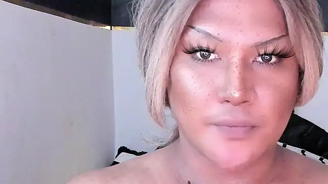 Snapshot of MistressDuhara chatting on 04.18.26 MistressDuhara online show from 04.18.26