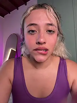 Snapshot of Alexa__Blue chatting on 10.24.25 Alexa  Blue online show from 10.24.25