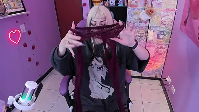 Snapshot of Vero_Osb_ chatting on 11.21.25 Vero Osb online show from 11.21.25