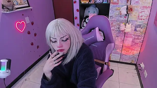 Snapshot of Vero_Osb_ chatting on 11.30.25 Vero Osb online show from 11.30.25