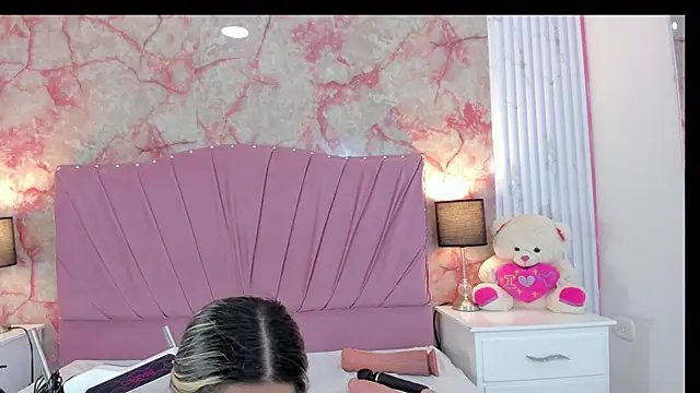 Wonderkloe  online show from 04.10.26