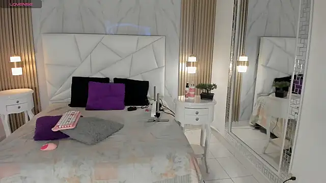 Snapshot of irinacollyn chatting on 09.20.25 irinacollyn online show from 09.20.25