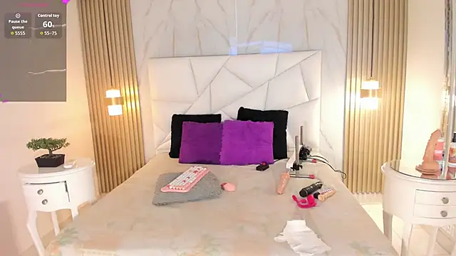 Snapshot of irinacollyn chatting on 09.24.25 irinacollyn online show from 09.24.25