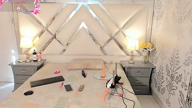 Snapshot of irinacollyn chatting on 10.07.25 irinacollyn online show from 10.07.25