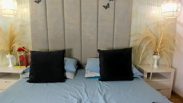 Snapshot of leaahcashh chatting on 10.23.25 leaahcashh online show from 10.23.25