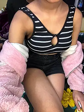 Snapshot of Sexyunzu_live chatting on 01.13.26 Sexyunzu live online show from 01.13.26