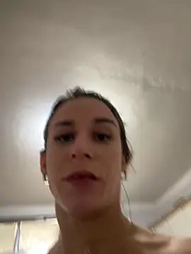 Snapshot of Isabelaa_ chatting on 05.15.26 Isabelaa online show from 05.15.26