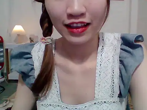 Snapshot of __Donna__ chatting on 10.13.25   Donna   online show from 10.13.25