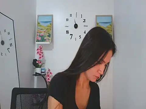 Snapshot of anne_smithe chatting on 11.05.25 anne smithe online show from 11.05.25