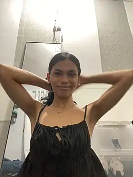 Snapshot of urcurlydiva chatting on 09.18.25 urcurlydiva online show from 09.18.25