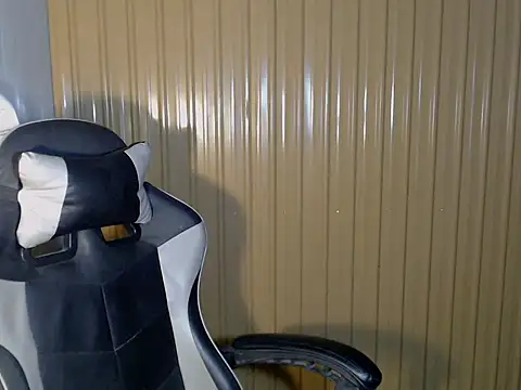 Snapshot of urcurlydiva chatting on 04.12.26 urcurlydiva online show from 04.12.26