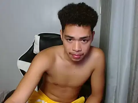 Snapshot of curlyasian_njxx chatting on 05.20.26 curlyasian njxx online show from 05.20.26