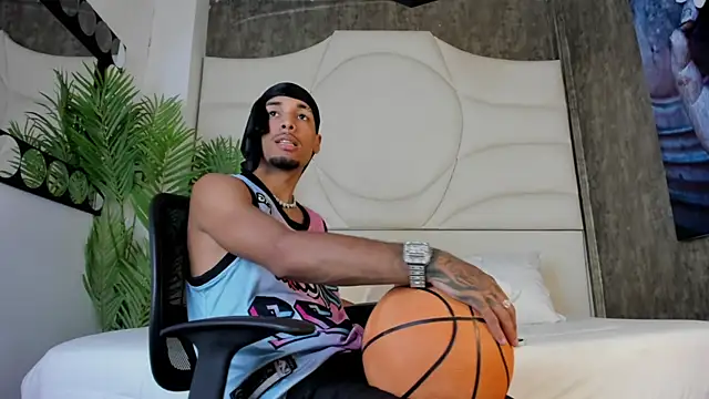 Thiagoferreti online show from 10.29.25