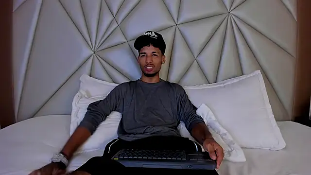 Thiagoferreti online show from 11.03.25