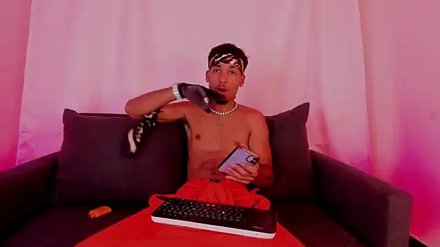 Thiagoferreti online show from 11.06.25