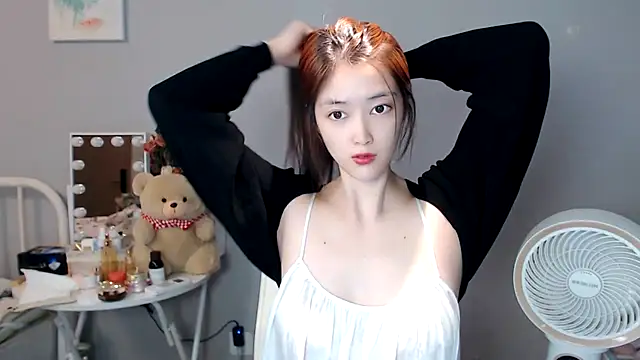 Snapshot of Mimi-cnbaby chatting on 10.01.25 Mimi-cnbaby online show from 10.01.25