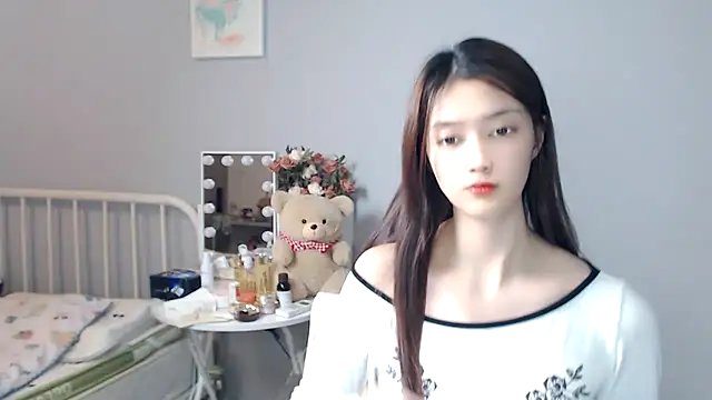 Snapshot of Mimi-cnbaby chatting on 10.18.25 Mimi-cnbaby online show from 10.18.25