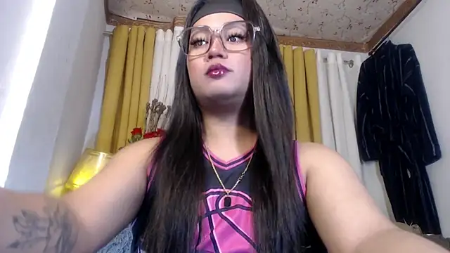 Snapshot of YourSweet-mich chatting on 05.16.26 YourSweet-mich online show from 05.16.26