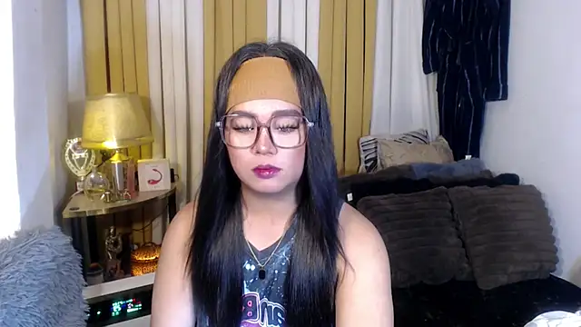 Snapshot of YourSweet-mich chatting on 05.18.26 YourSweet-mich online show from 05.18.26