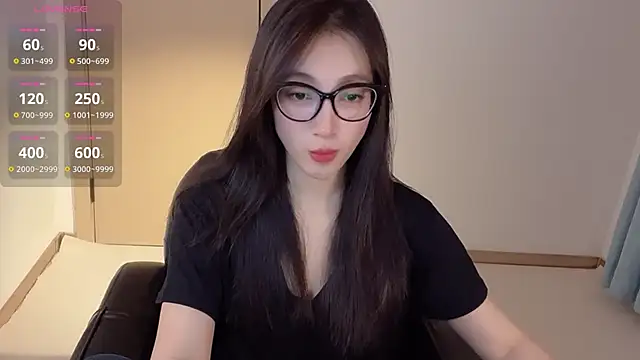 Snapshot of Seraphina-se chatting on 10.15.25 Seraphina-se online show from 10.15.25