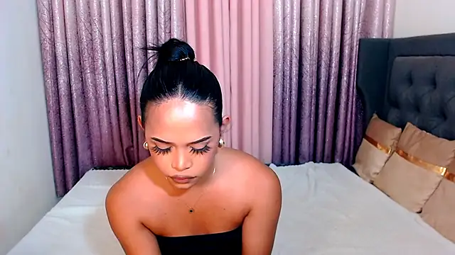 Lorainnelustts online show from 10.28.25