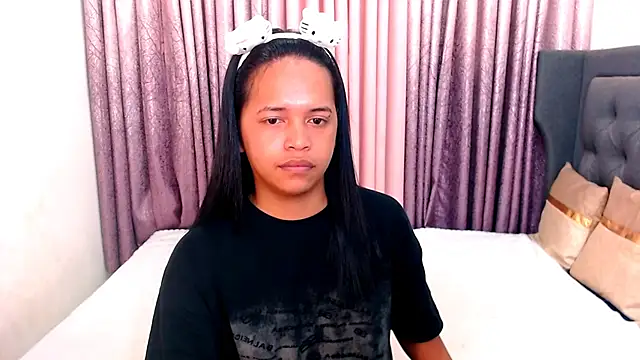 Lorainnelustts online show from 10.28.25