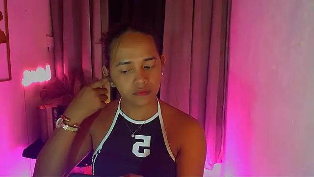 Lorainnelustts online show from 01.14.26