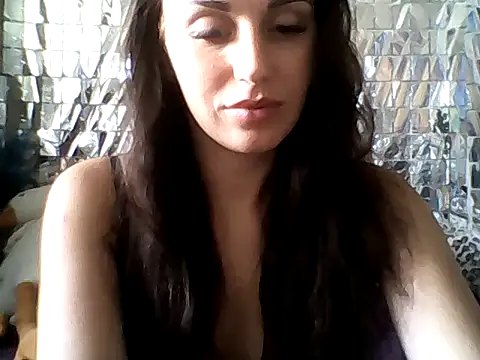 Qinini online show from 09.15.25