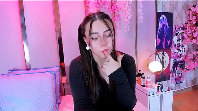 Snapshot of HannaCollins_ chatting on 03.08.26 HannaCollins online show from 03.08.26