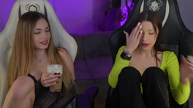 Selena Glow online show from 11.28.25