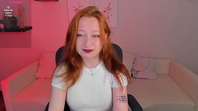 Snapshot of Violet_Griffen chatting on 05.25.26 Violet Griffen online show from 05.25.26