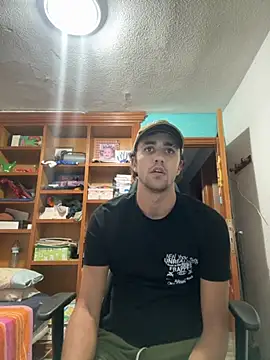 aavrdvh33 online show from 09.15.25