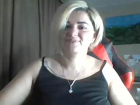 Snapshot of Wymini chatting on 09.08.25 Wymini online show from 09.08.25