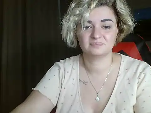 Snapshot of Wymini chatting on 09.18.25 Wymini online show from 09.18.25