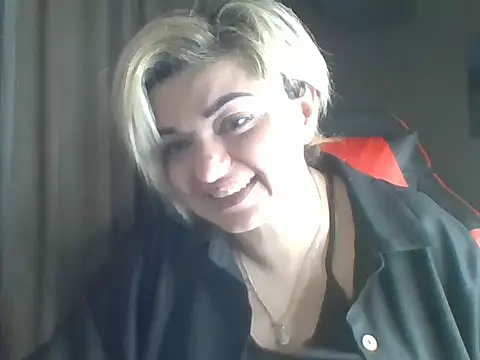 Snapshot of Wymini chatting on 09.25.25 Wymini online show from 09.25.25