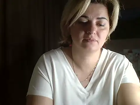 Snapshot of Wymini chatting on 09.30.25 Wymini online show from 09.30.25