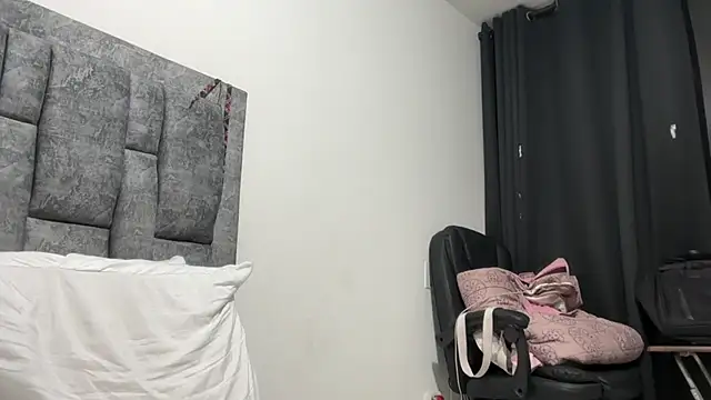 Snapshot of Sophia_copper chatting on 10.01.25 Sophia copper online show from 10.01.25