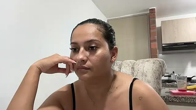 Snapshot of Sophia_copper chatting on 10.17.25 Sophia copper online show from 10.17.25