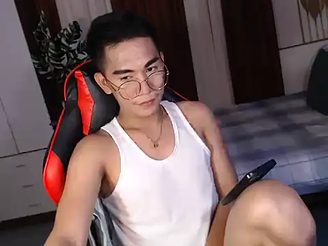 Snapshot of drinkmycumx chatting on 10.24.25 drinkmycumx online show from 10.24.25