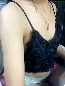 Mina048 online show from 10.21.25