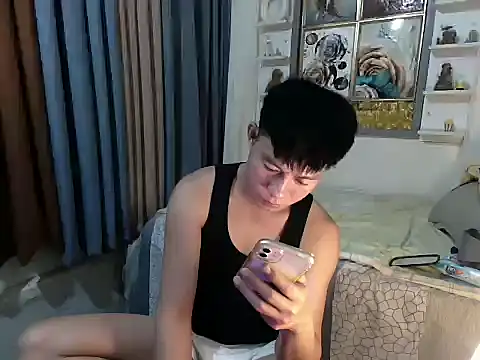 Snapshot of xshyboyx chatting on 01.15.26 xshyboyx online show from 01.15.26