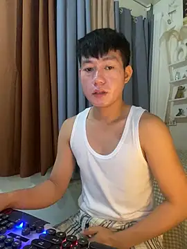 Snapshot of xshyboyx chatting on 02.06.26 xshyboyx online show from 02.06.26