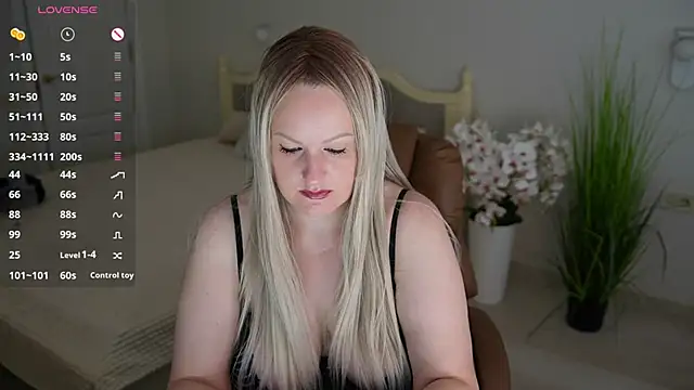 Snapshot of MariemLui chatting on 05.19.26 MariemLui online show from 05.19.26